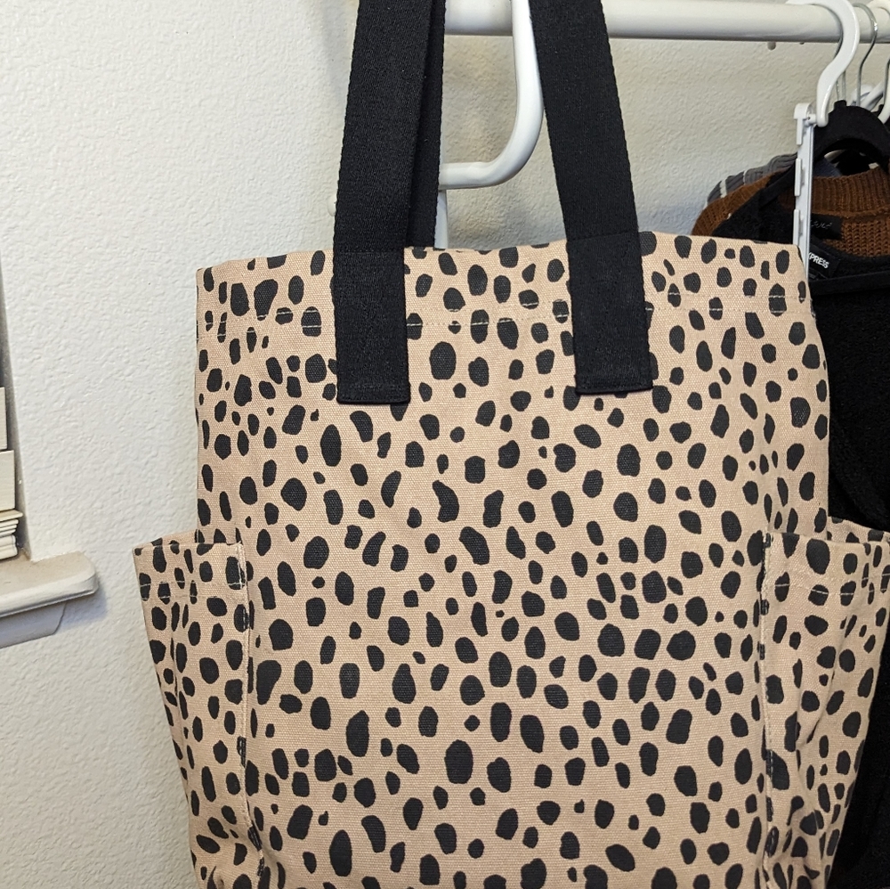 Universal Thread Snap Tote